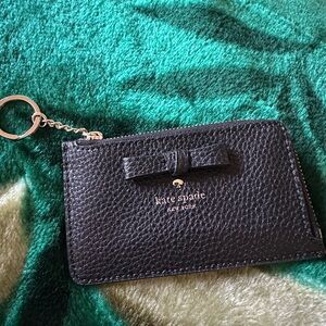 Kate Spade Poppy Pershing St. Black
Pebbled Leather Keychain Card wallet